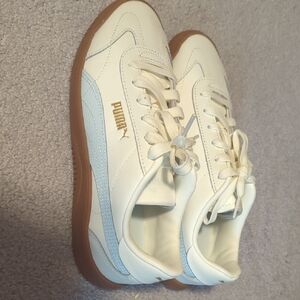 Puma Cream and Tan Sneakers